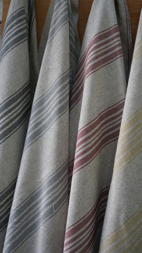Género Jam Linen, colores. De izquierda a derecha: negro, gris, rojo, oro